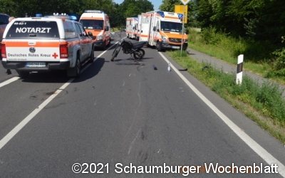 B 65: Zwei Kradfahrerinnen mussten verletzt ins Klinikum