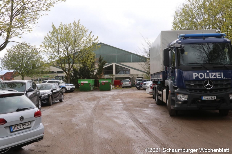 In der ehemaligen Tennishalle wurden von Profis in einer Cannabisplantage 4.000 Pflanzen gezogen.