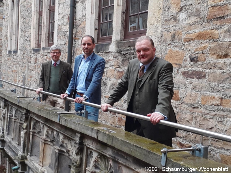 (v.l.n.r.): Christian Weber, Direktor der Fürstlichen Hofkammer, Maik Beermann und Alexander Fürst zu Schaumburg-Lippe