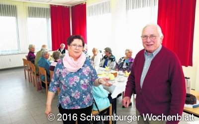 ﻿Ortsbürgermeister übergibt den Schlüssel