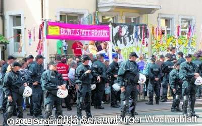 Demokraten sowie Neonazis demonstrieren vor Wincklerbad