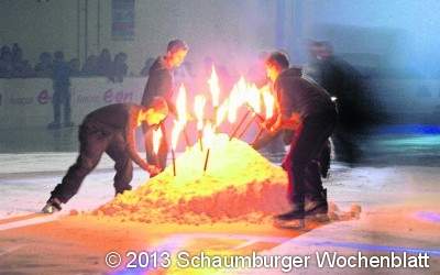 Nach dem brennenden Eis brodelt es in der Halle