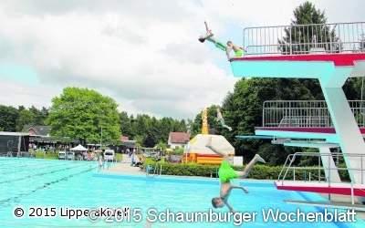 Schwimmen, spielen und tollkühne Sprünge