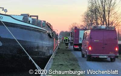 Crewmitglied eines Binnenschiffs verletzt