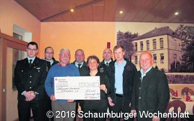 1000 Euro und sehr viel Dankbarkeit für die Stadtfeuerwehr Bückeburg