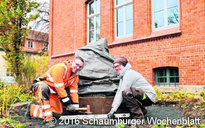 ﻿Denkmal wird  eingeweiht