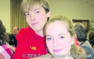 DLRG schwimmt auf großer Welle