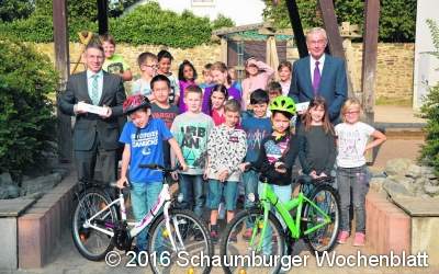 Ein grünes und ein weißes Pegasus für Grundschüler