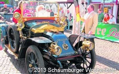 140 Oldtimer schnaufen über einen zauberhaften Rundkurs