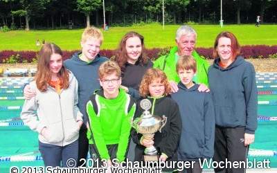 Stadthäger Schwimmer verteidigen den Pokal