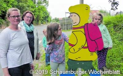 Die Kinderfiguren warnen jetzt zu schnelle Autofahrer