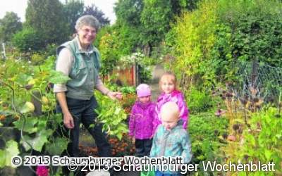 Kinder lernen die Feldarbeit kennen