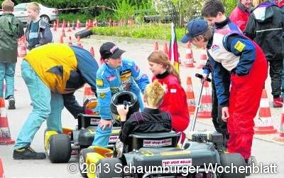 Kart-Slalom an der Weserbrücke