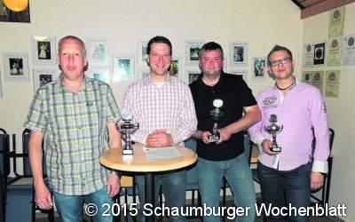 Herren verteidigen Pokal