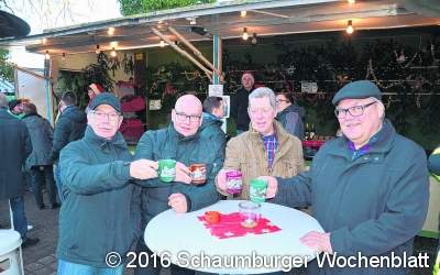 Gemütlicher Weihnachtsmarkt am Gerätehaus