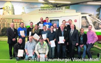 ﻿Rettungsassistenten qualifizieren sich in Prüfungen