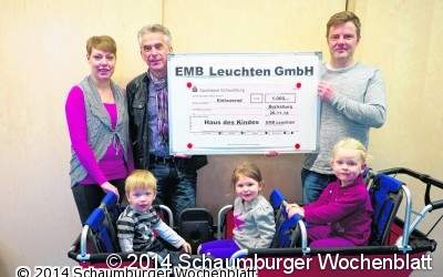 EMB Leuchten übergibt erneut Scheck