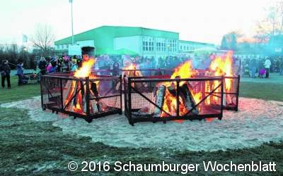 Osterfeuer erhellt den Luther Festplatz