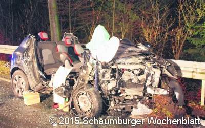 Wehr befreit eingeklemmten Fahrer