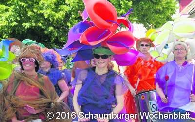Royaler Bloemencorso zieht durch Blomberg