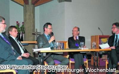 Landesbischof auf dem Podium