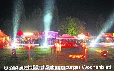 Mit Musik und Illuminationen dem Regen trotzen