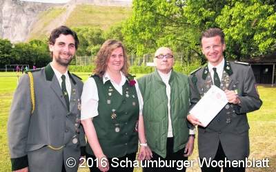 Silberne Ehrennadel für Kurt Fricke