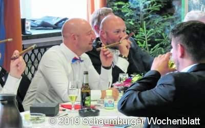 Bei Zigarre und einem kühlen Blonden