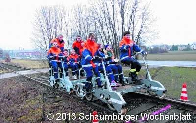 Jugendfeuerwehren fahren mit Draisine um die Wette