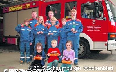 Fünf Kinder erwerben die Jugendflamme
