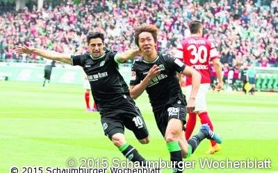 Fans bejubeln den Klassenerhalt ausgelassen