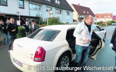 Royals mit Stretchlimousine