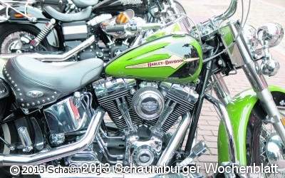 120 Motorräder röhren durch die Fußgängerzone