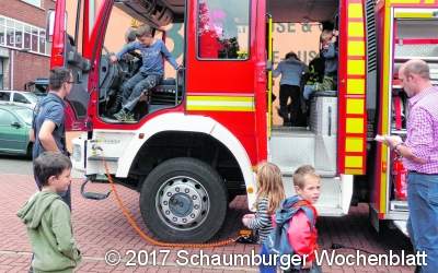Gleich zweimal wird 
ein Auto zum Übungsobjekt