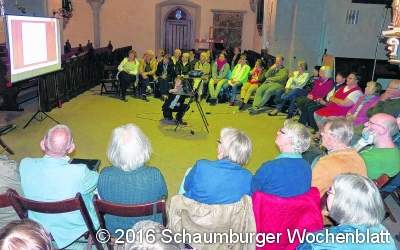50 Musikfreunde üben sich im gregorianischen Gesang