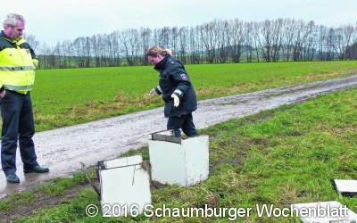 Trümmer am Feldweg gefunden