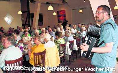Senioren besuchen süßes Ziel