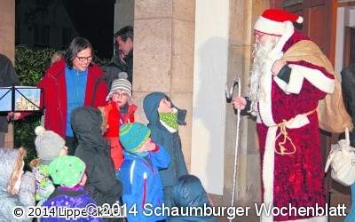 Dichtes Gedränge im illuminierten Hiddesen