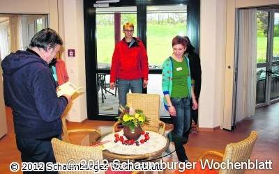 Bewohner, Angehörige und Besucher feiern zusammen