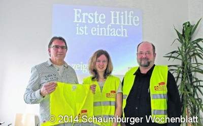 Gelbe ASB-Warnwesten sorgen für eigene Sicherheit