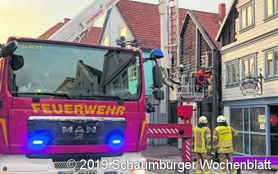 Feuer bricht in der Fassade aus