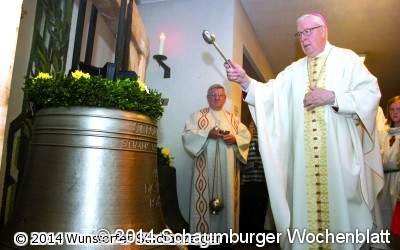 Neue Glocke schwebt jetzt über dem Kreuz