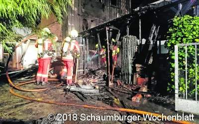 Carport-Brand greift auf Haus über
