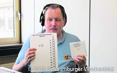 Schablone hilft Blinden bei der Wahl