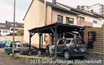 Feuer in einem Carport