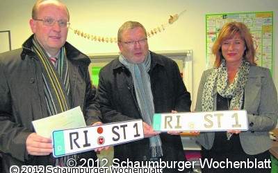 Erstes RI-Kennzeichen geht an Stadtverwaltung