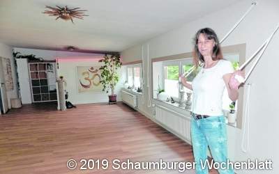 An der Wand warten Taue auf die Teilnehmer