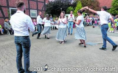 Es fliegen sogar die Schuhe