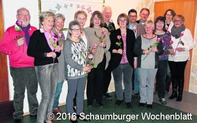 Der Chor Rhythm and Joy versammelt sich im Hof Gümmer