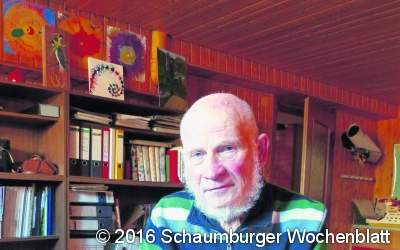 Drei Bücher warten auf interessierte Leser